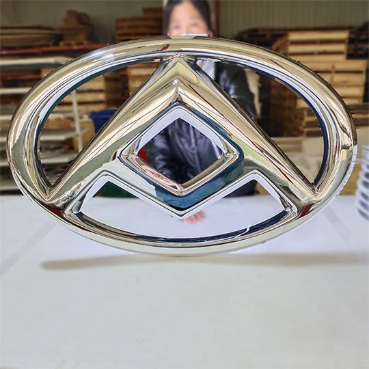 maxus car logo manufacturer